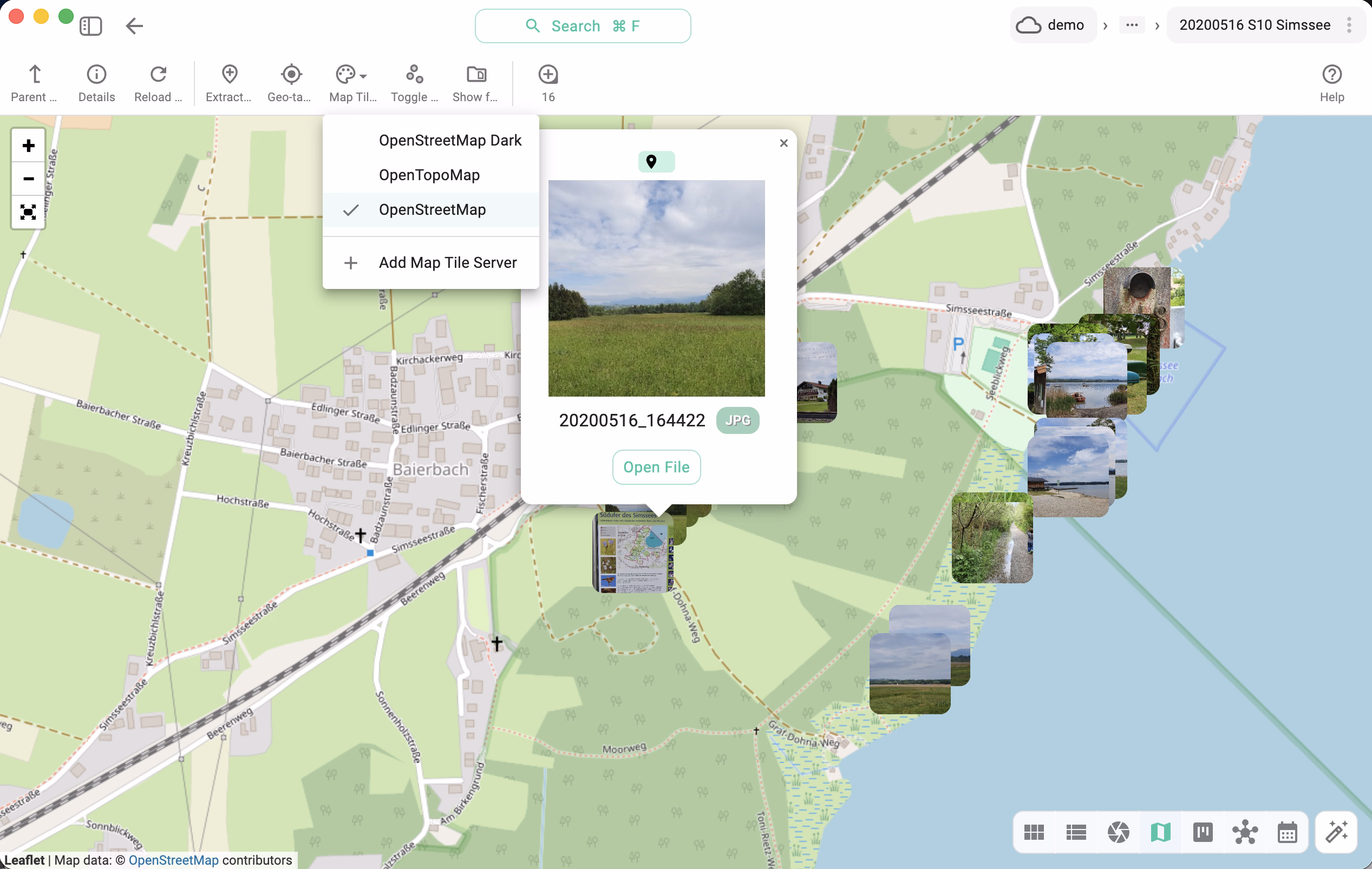 Switching between configured tile servers from the Mapique toolbar dropdown