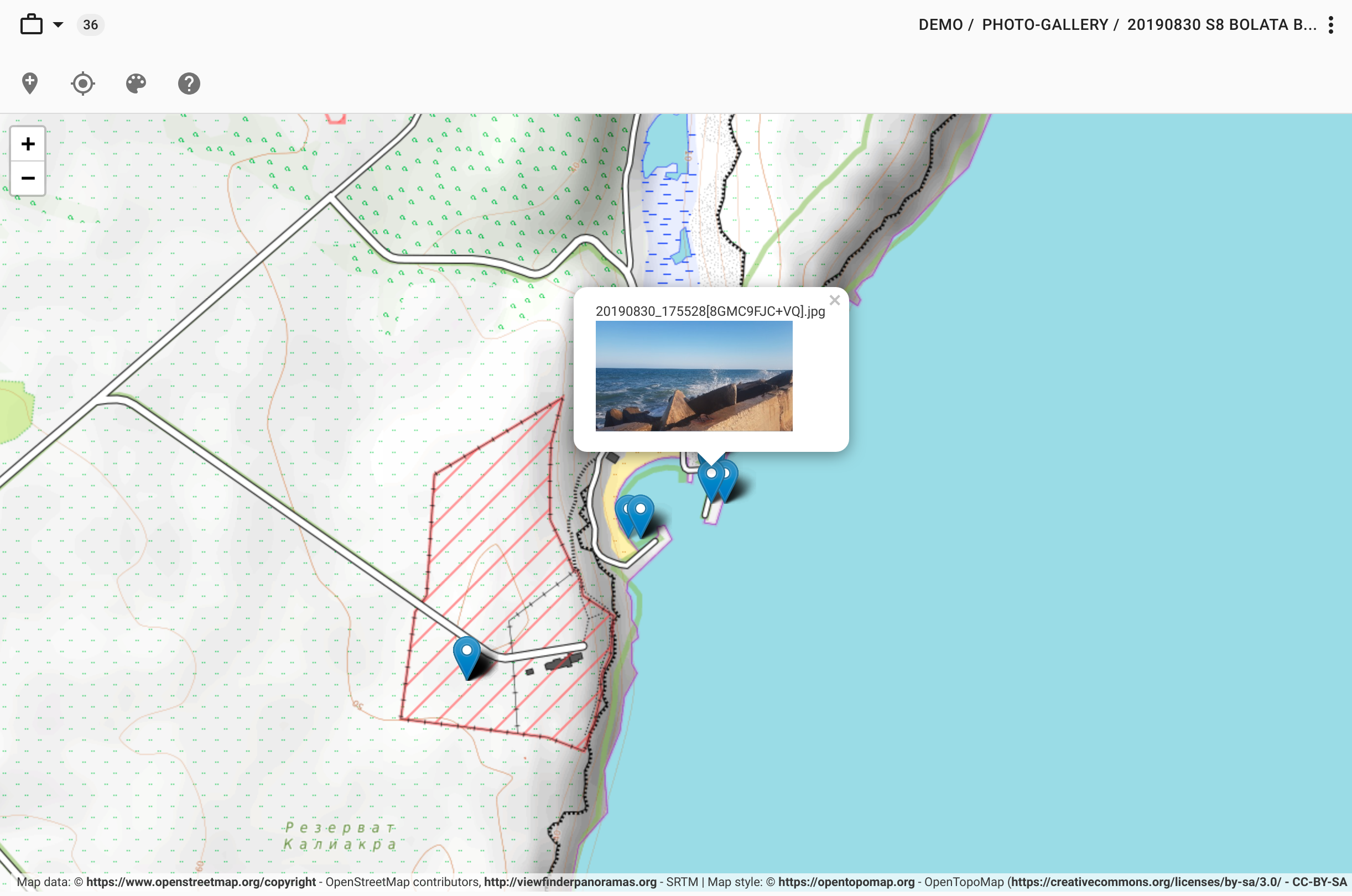 Showing geo tagged files on a topographical map